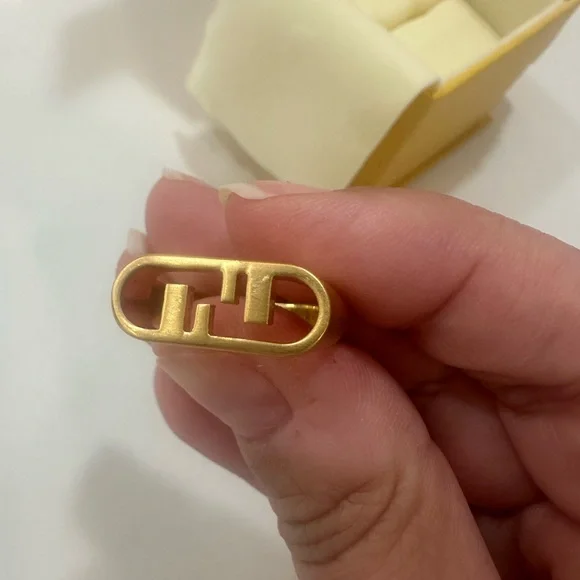Fendi O’Lock Ring Size Medium 10.25